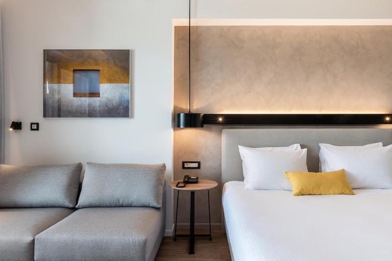 Classic Room - Sharing Pool (Up to 3 Adults) image 1