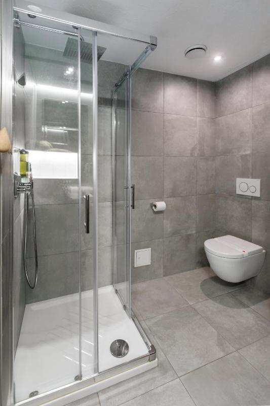 Deluxe Double Room with Extra Bed image 2