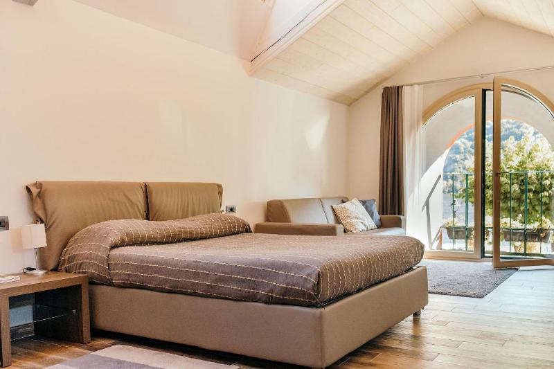 Junior Suite with Lake View image 2