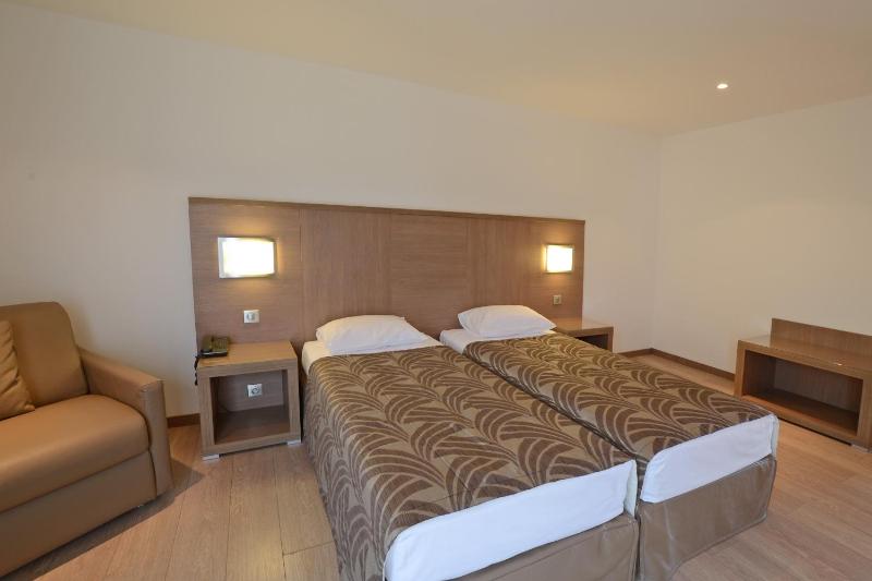 Comfort Triple Room image 4