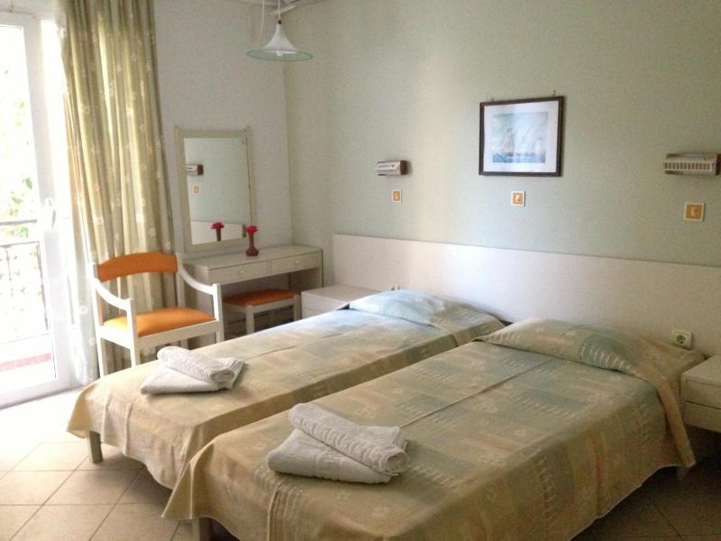 Double Room image 4