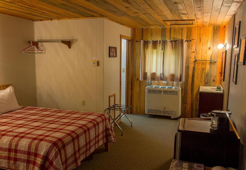 Deluxe Double Room with Bath image 4
