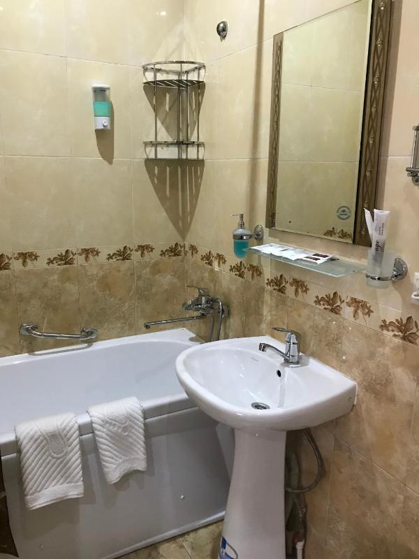 Double Room image 3