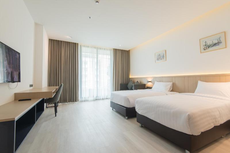 Superior Double Room with Two Double Beds image 3