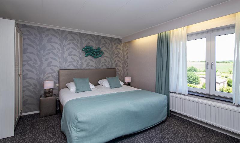 Large Twin Room image 3