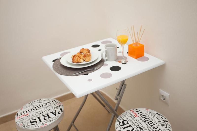 One-Bedroom Apartment image 2
