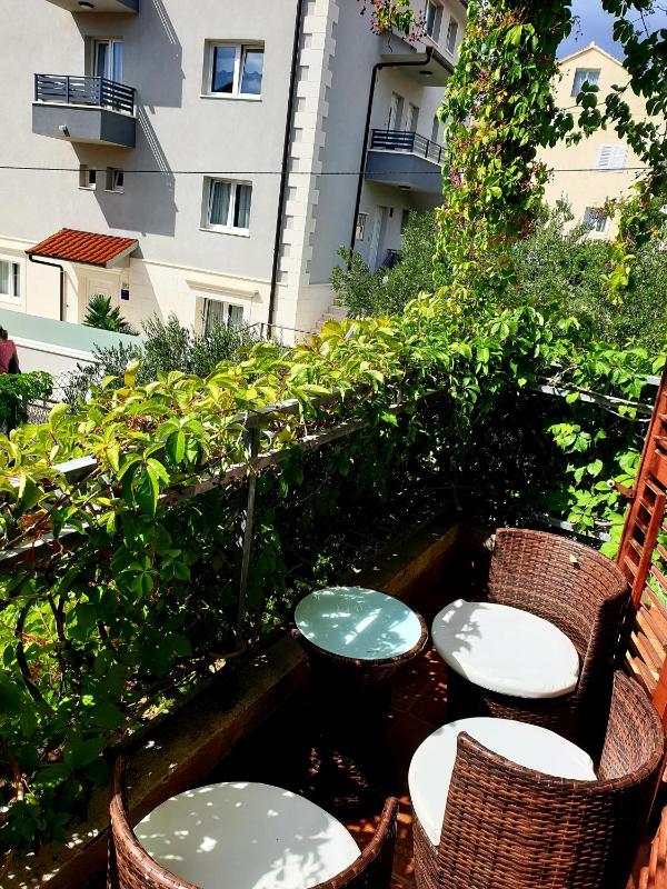 Apartment with Garden View image 3