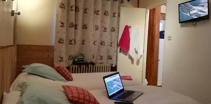 Twin Room image 3