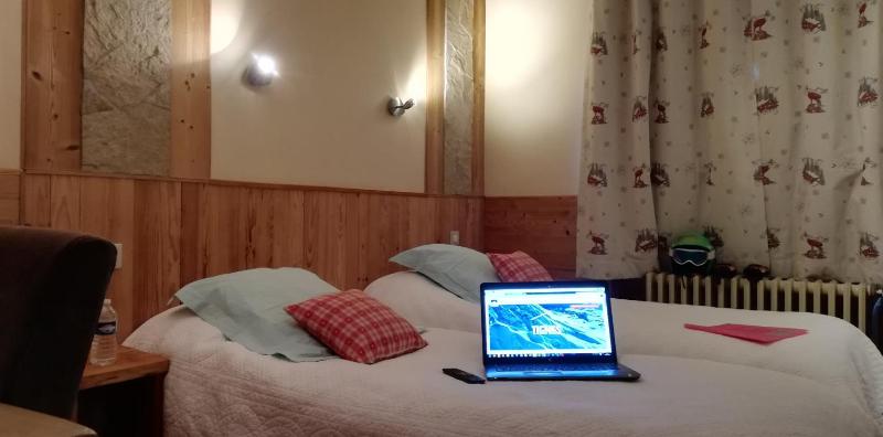 Twin Room image 4