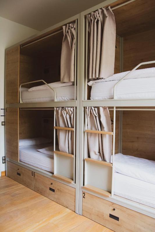 Bed in 6-Bed Mixed Dormitory Room with Shared Bathroom image 1