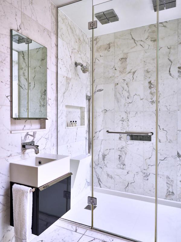 Superior King Room image 4