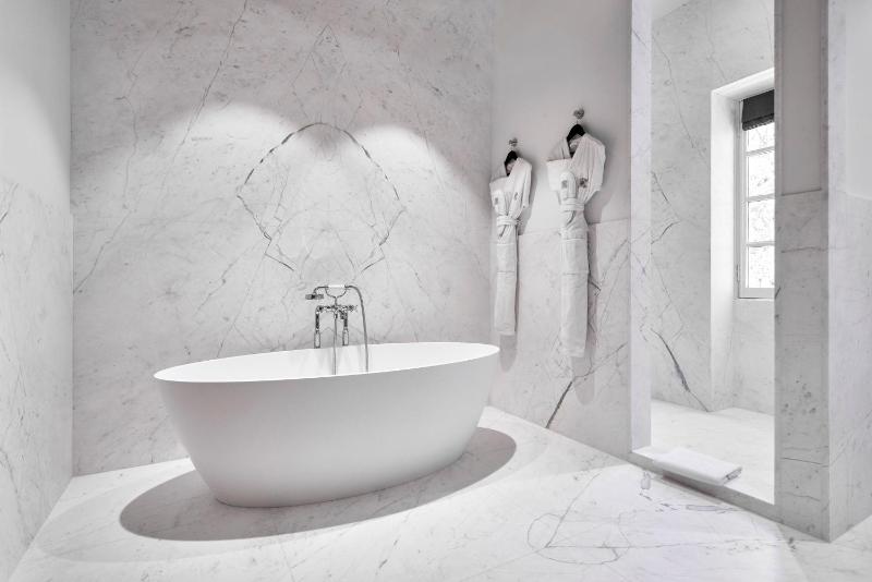 Chateau Mademoiselle Suite image 3