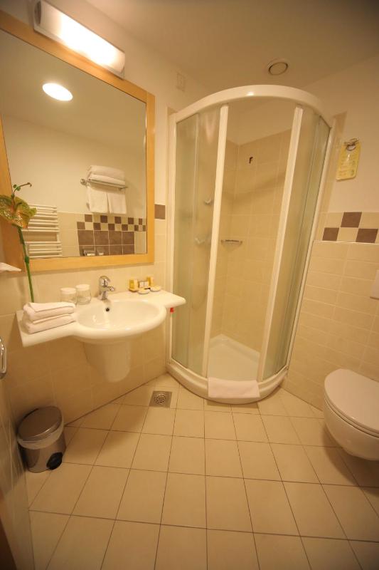 Double Room image 4