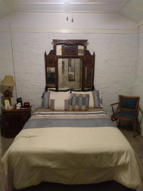 Standard Double Room image 3