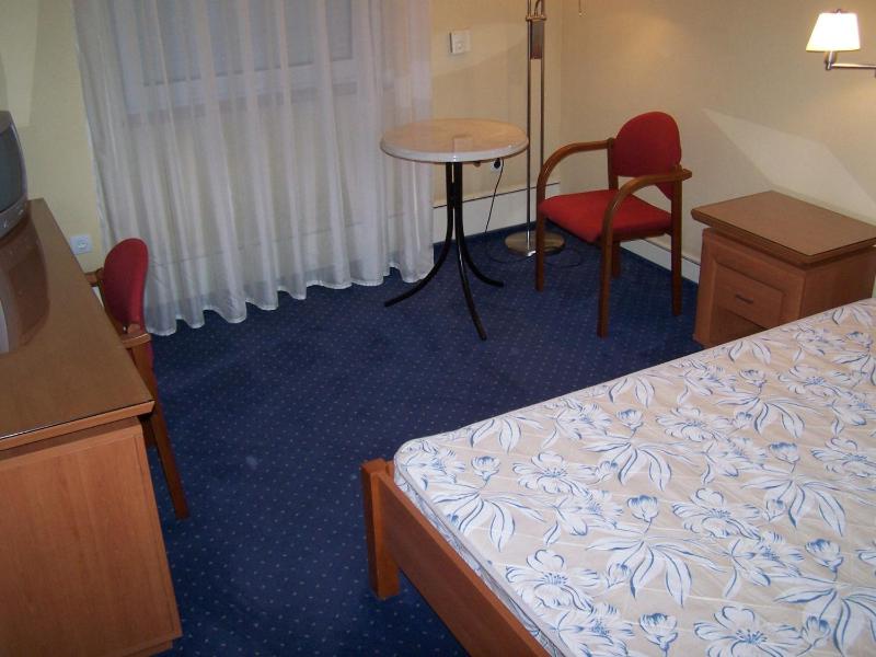Single Room image 3