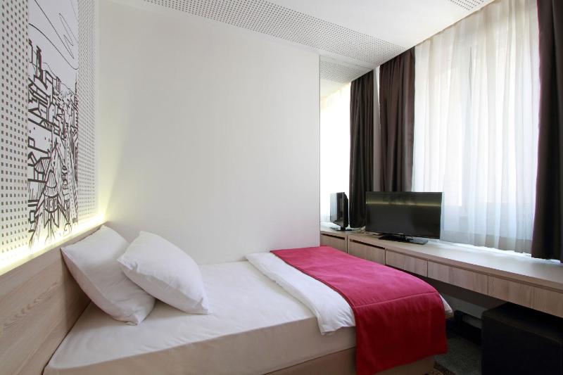 Budget Double Room image 4