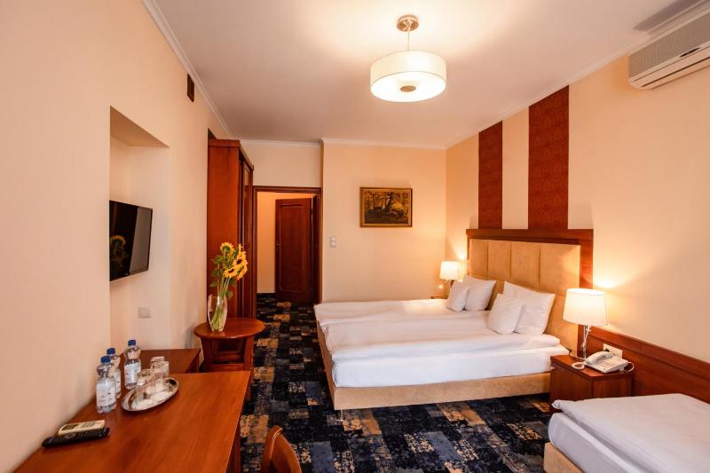 Basic Triple Room image 3