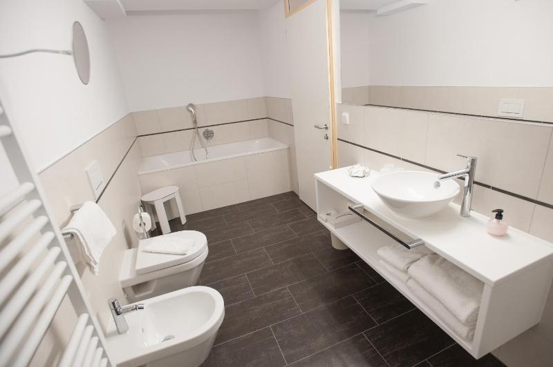 Executive Double or Twin Room image 3