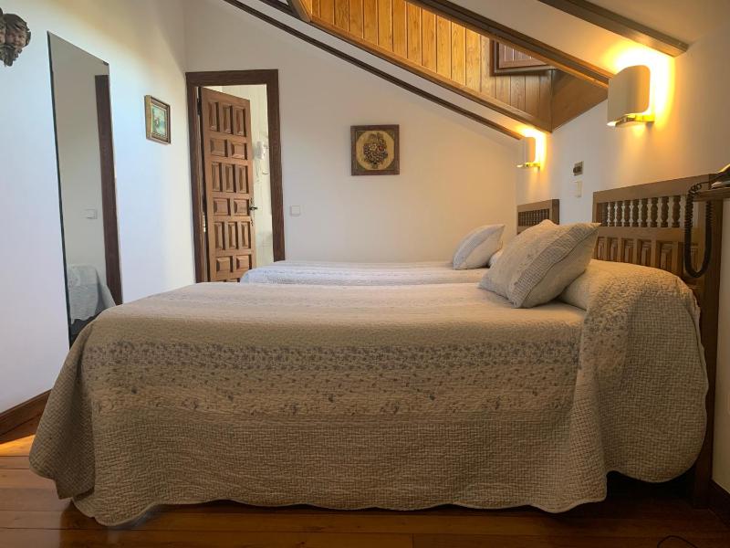 Double or Twin Room image 2