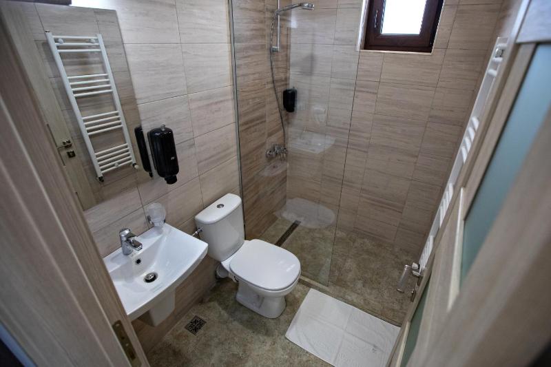 Triple Room with Bathroom image 1