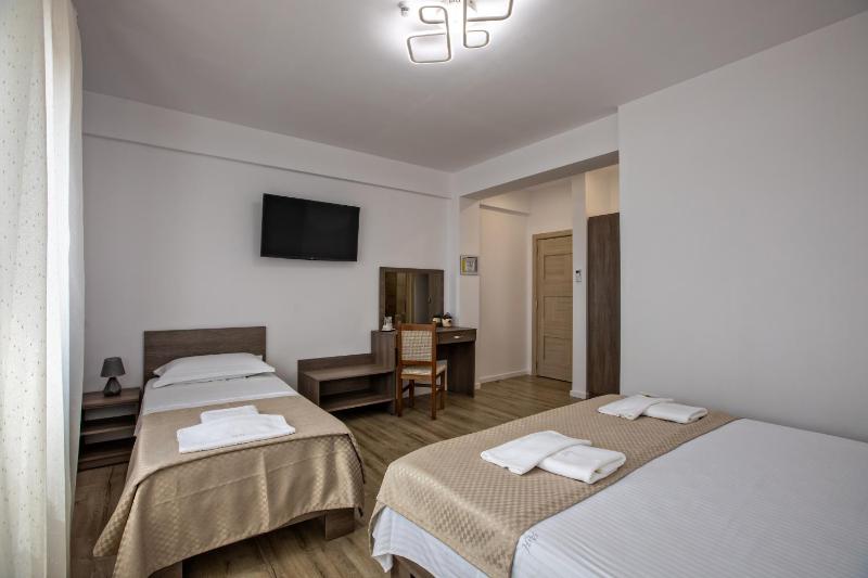 Triple Room with Private Bathroom image 4