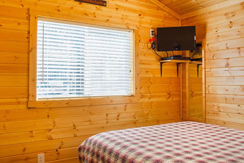 Bend-Sunriver Camping Resort Cottage 1 - image 17