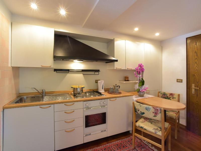 Studio Apartment image 4