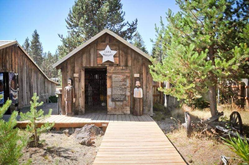 Bend-Sunriver Camping Resort 24 ft. Yurt 9 - image 15