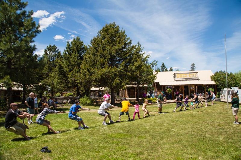 Bend-Sunriver Camping Resort 24 ft. Yurt 9 - image 13
