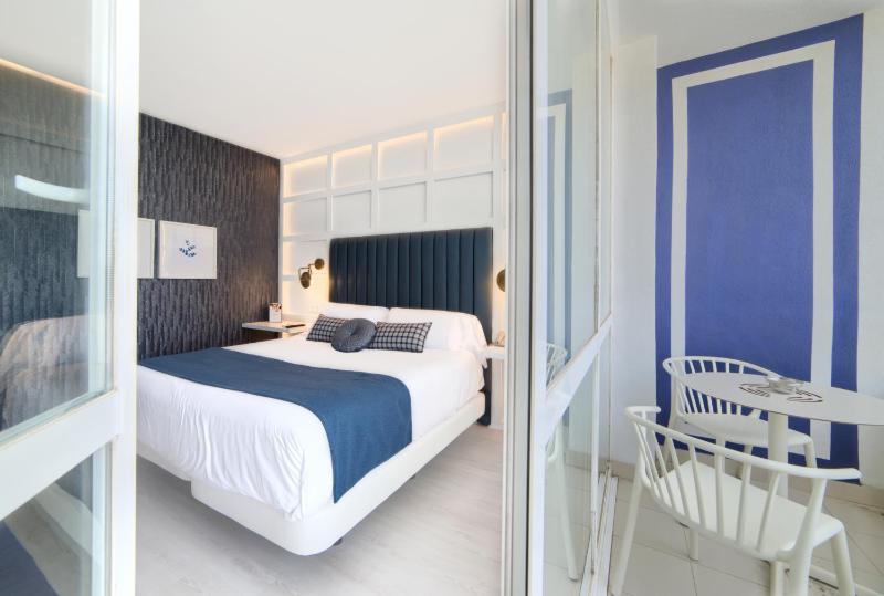 Deluxe Room image 3