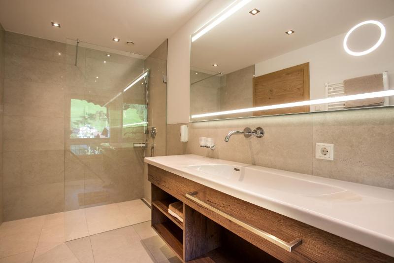 Superior Double Room image 3