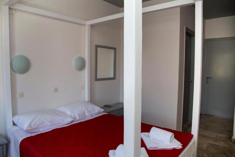 Quadruple Room image 3