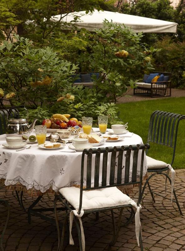 Double Room with Garden View image 3