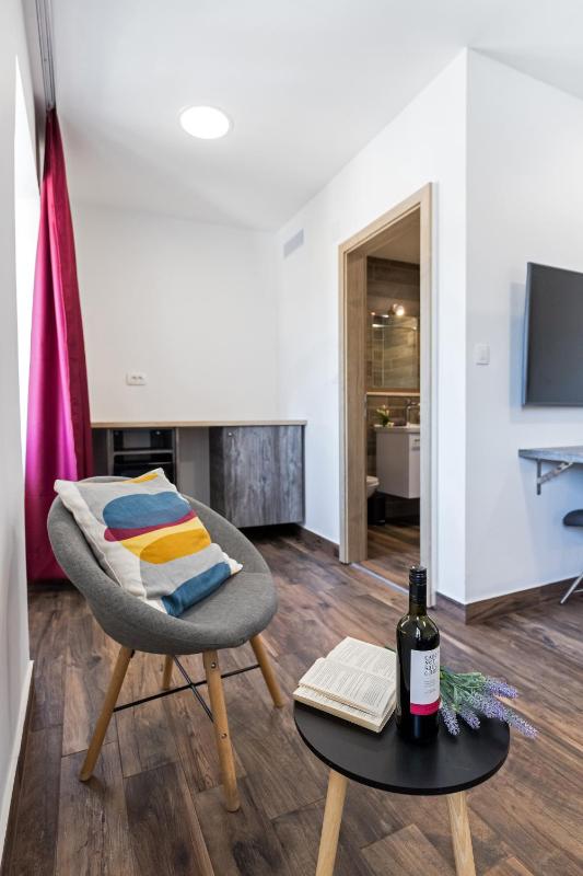 Deluxe Double or Twin Room with Balcony image 2