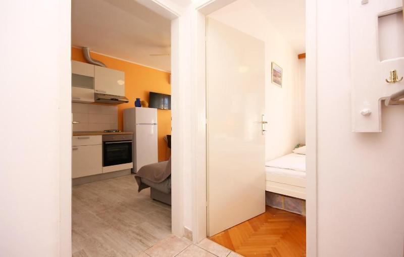 One-Bedroom Apartment with Terrace and Sea View image 2