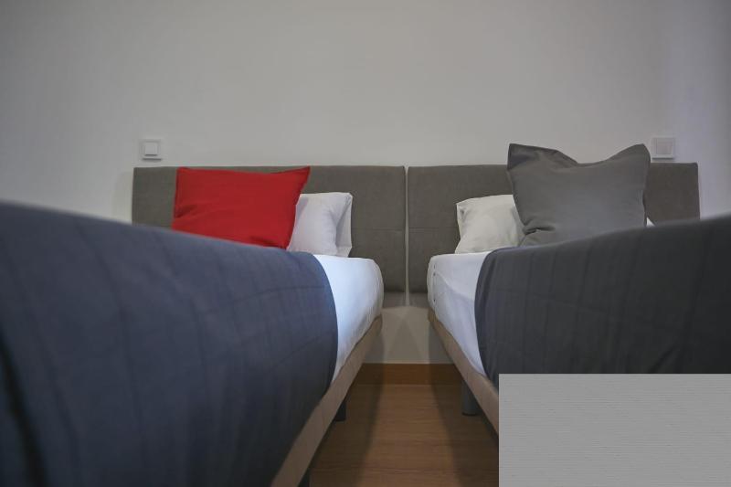 Standard Twin Room with Shared Bathroom image 2