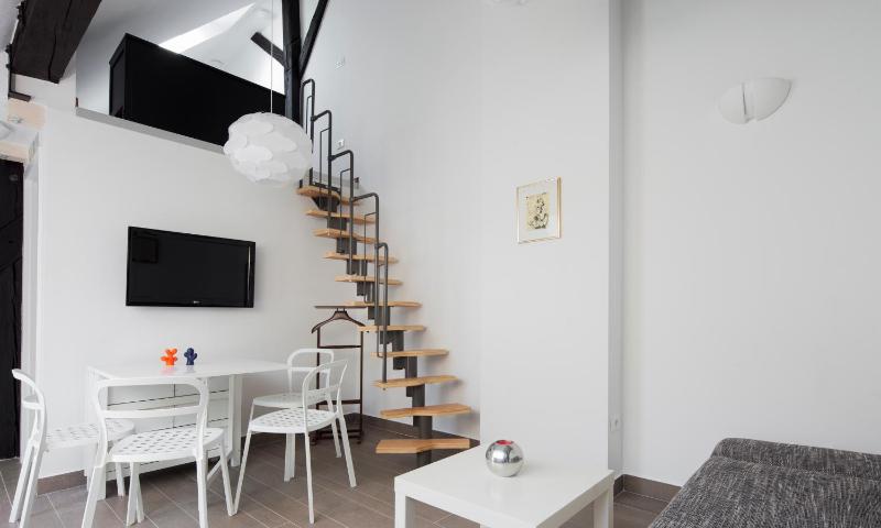 Studio (2 Adults) image 1