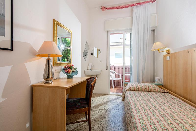 Single Room with Private External Bathroom image 1