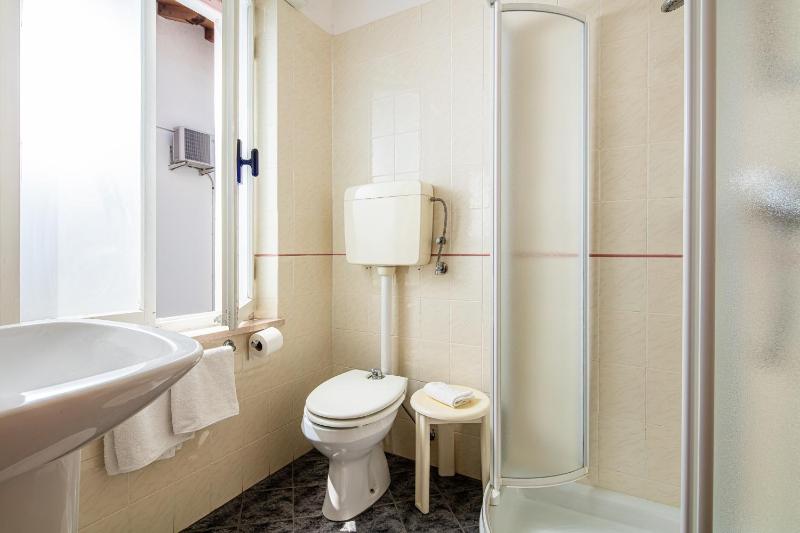 Classic Single Room with Balcony image 2