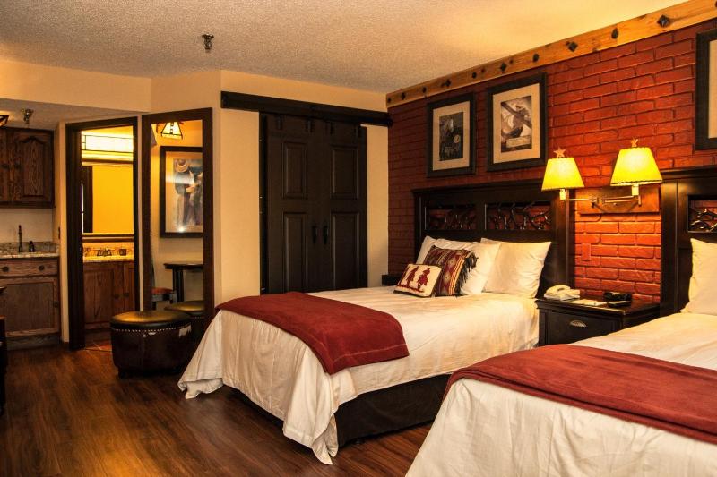 Lodge Guest Room image 4