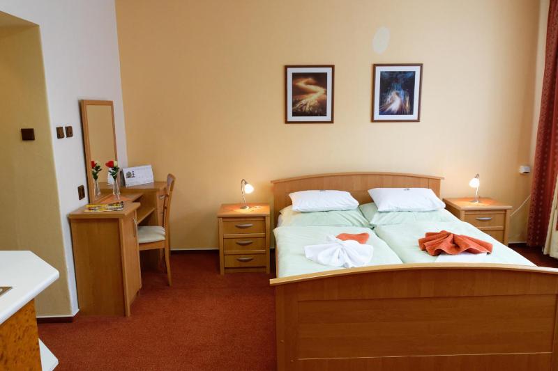Deluxe Double Room image 2