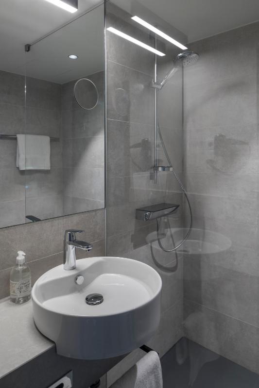 Standard Triple Room image 4