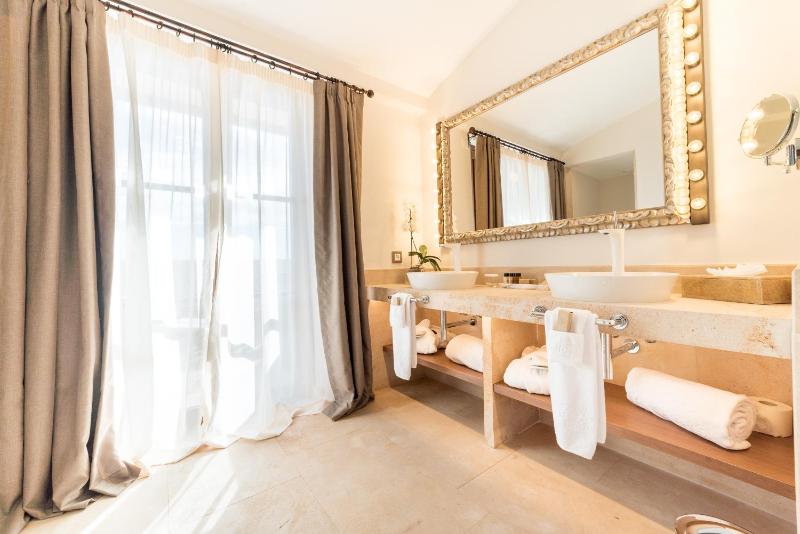 Deluxe Suite image 4