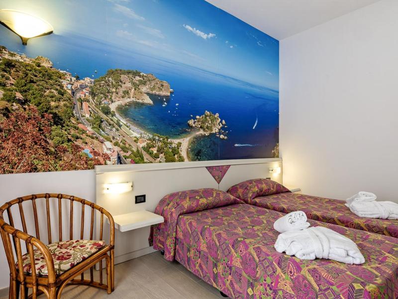 Standard Double/Twin Room image 4