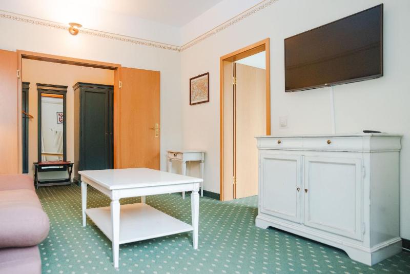 One-Bedroom Suite image 4