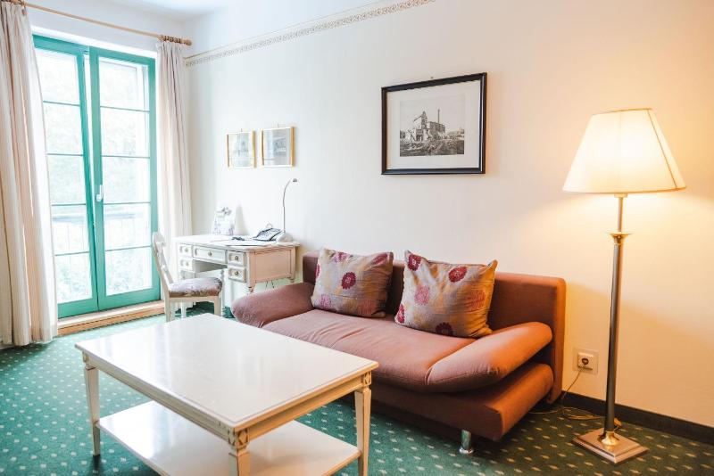 One-Bedroom Suite image 3