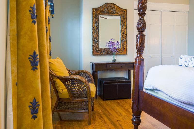 Luxury Queen Room image 4