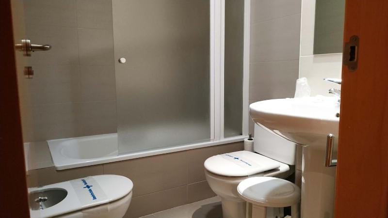 Single Room image 4