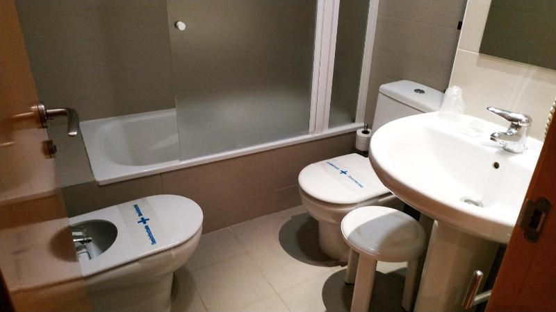 Single Room image 3