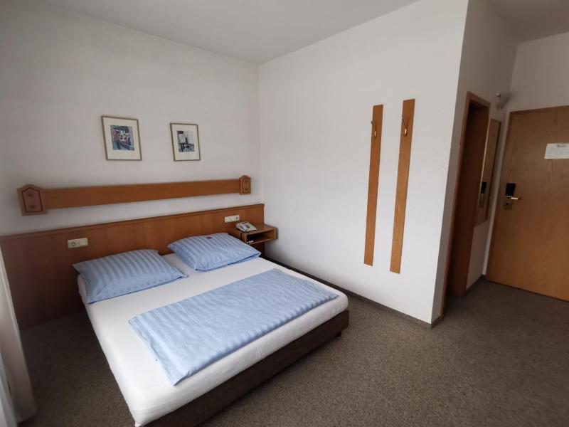 Small Double Room image 3